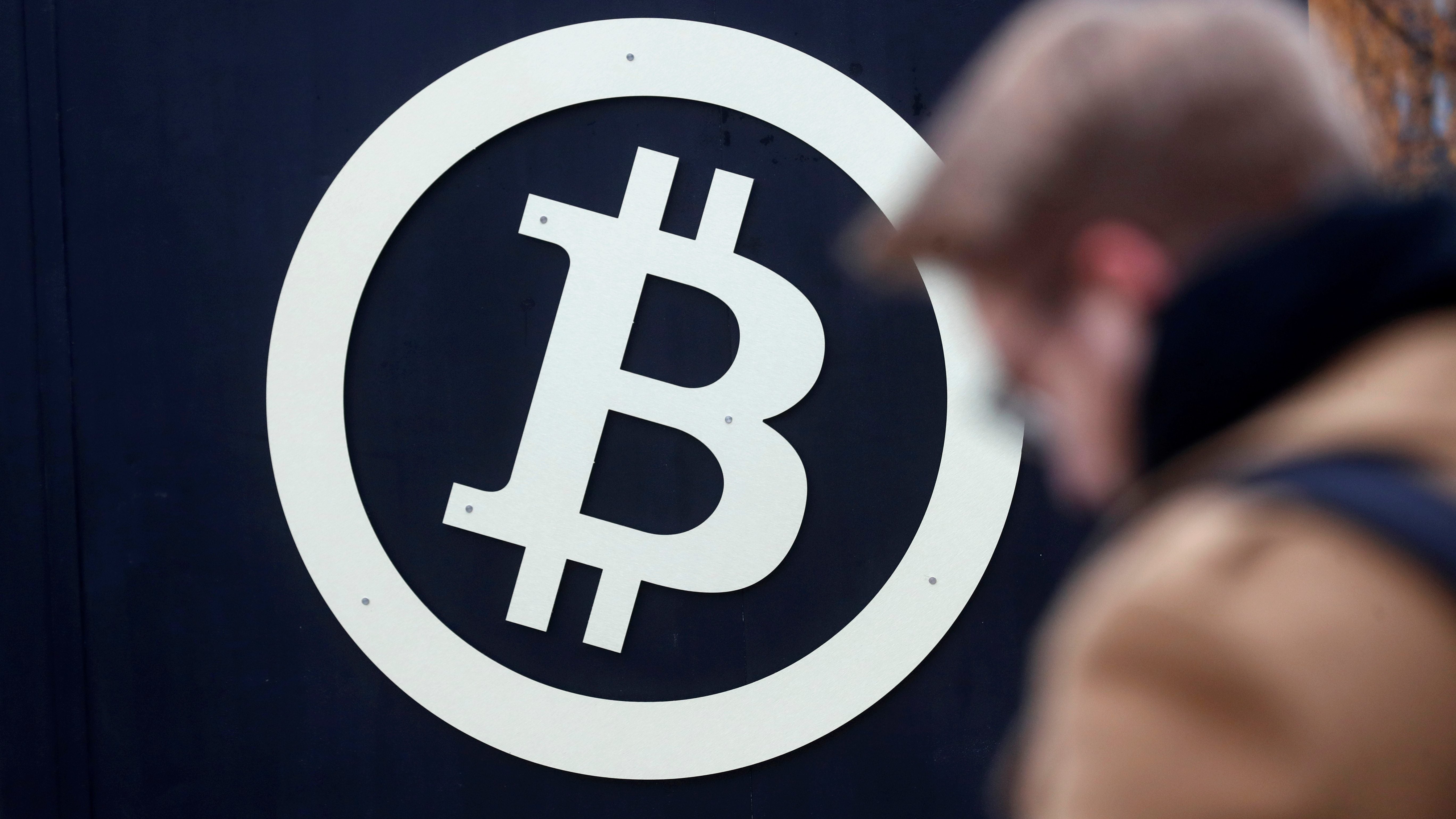 The murky relationship between the bitcoin price and “tether” tokens is  raising suspicions