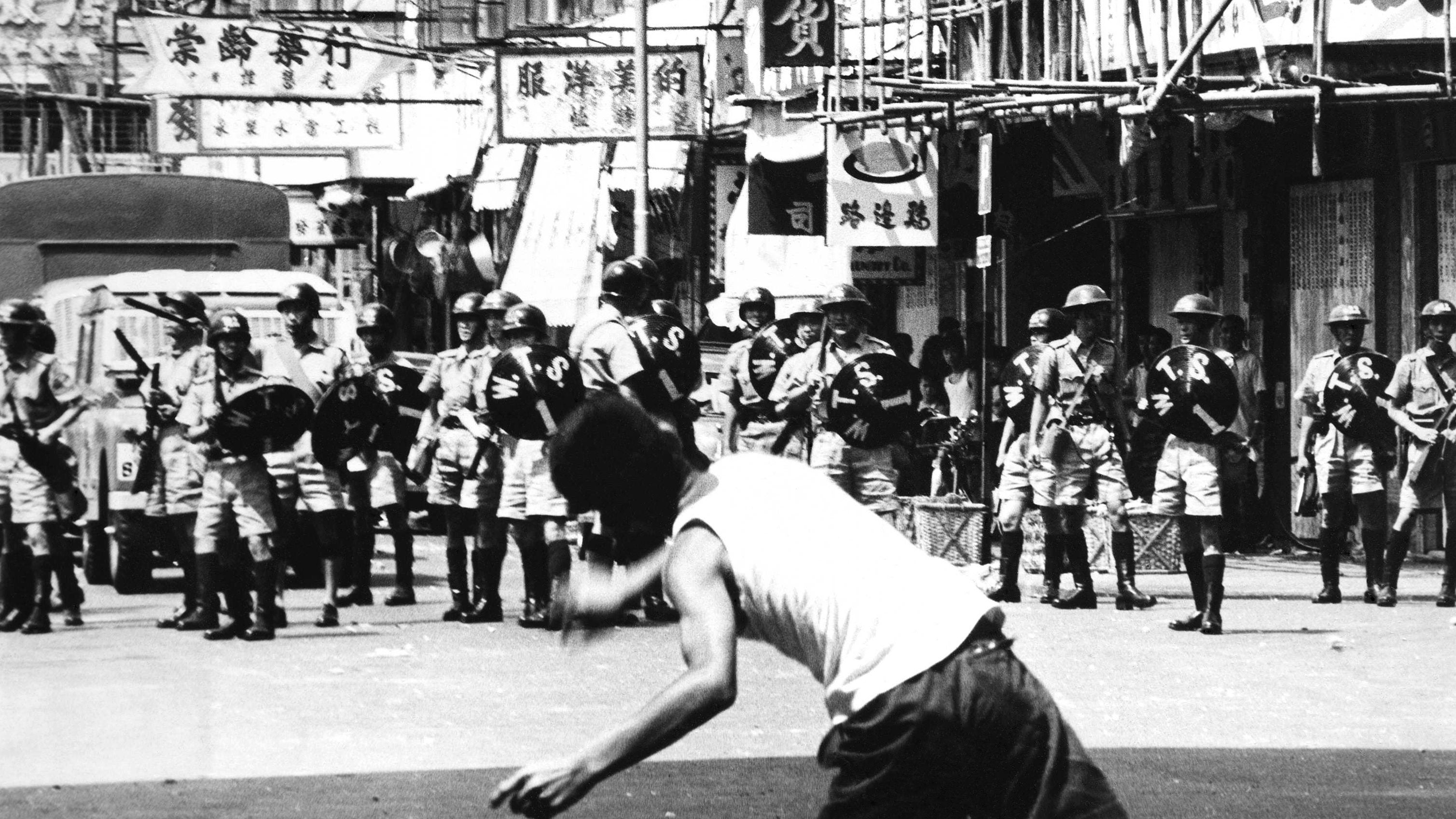 洋書 Hong Kong’s Transitions, 1842–1997 Hong Kong's Transitions, 1842–1997 (St Antony's Series