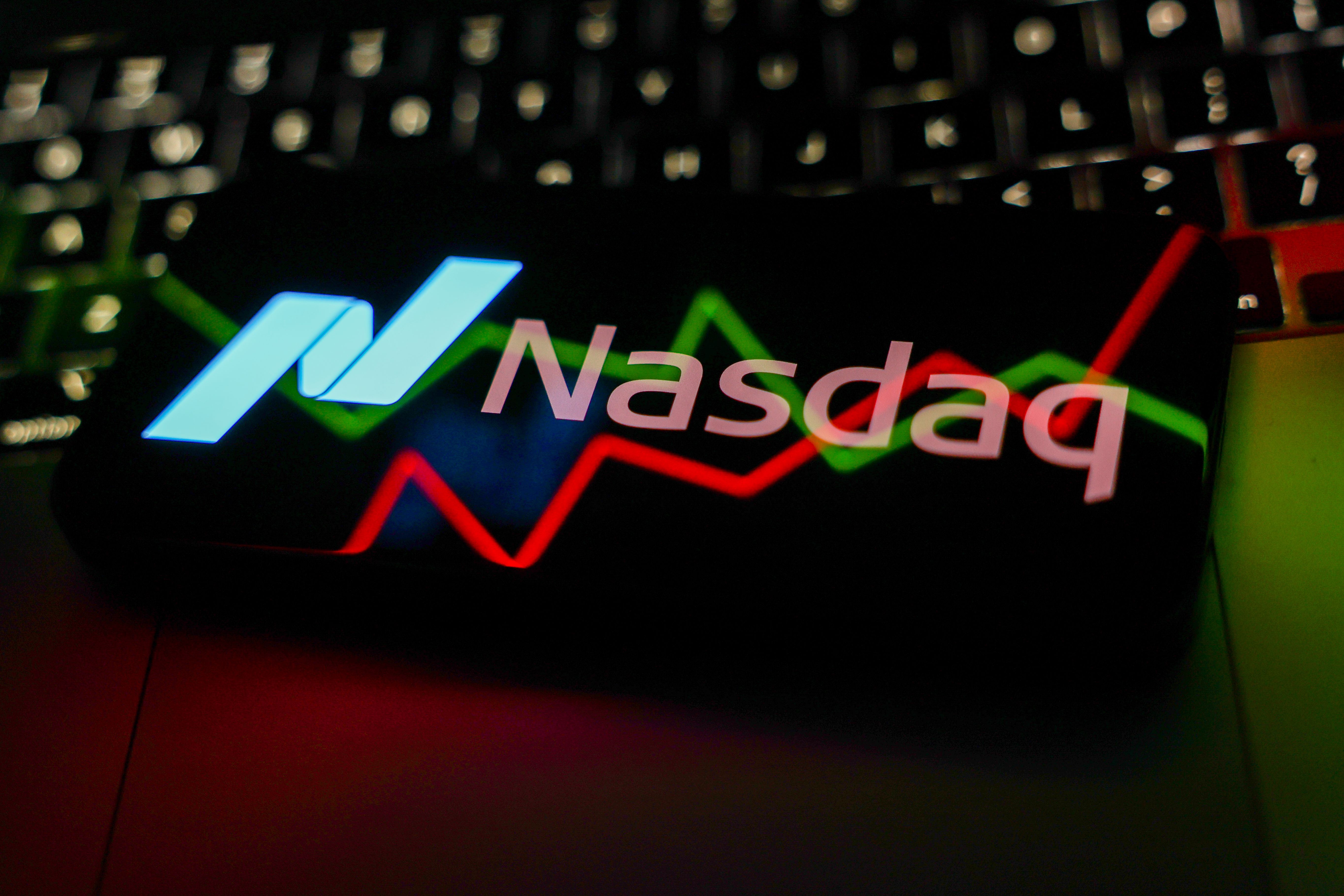 Dips in major tech stocks bring Nasdaq, S&P 500 down