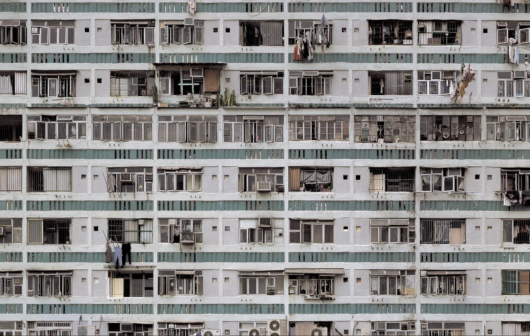 Michael Wolf HONG KONG INSIDE OUTSIDE 香港 Publication: Hong Kong Inside Outside | Bruce Silverstein