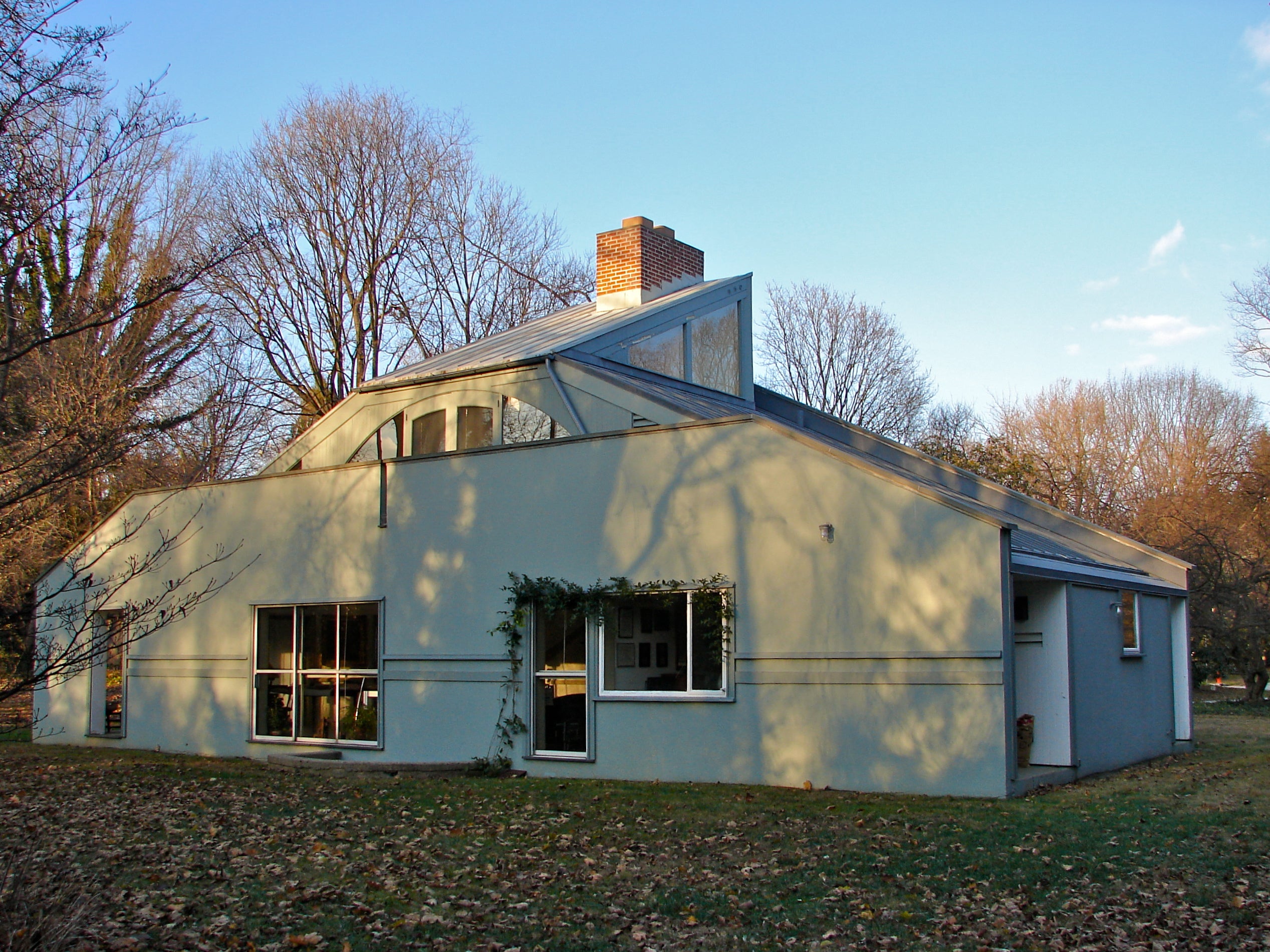 Robert Venturi changed the course of architecture history with the